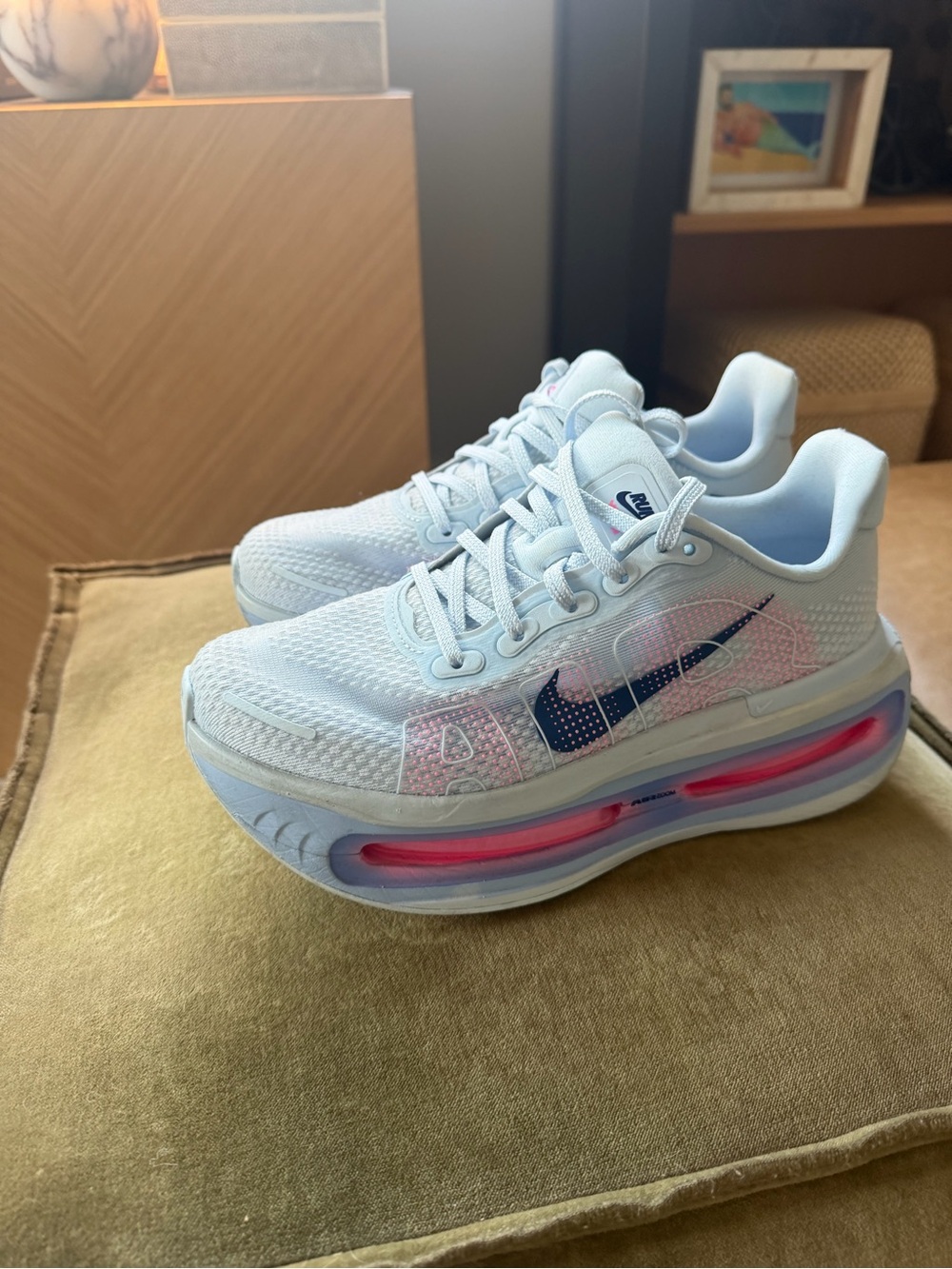 Nike Vomero Premium - Women’s - 6 - Running Sneakers